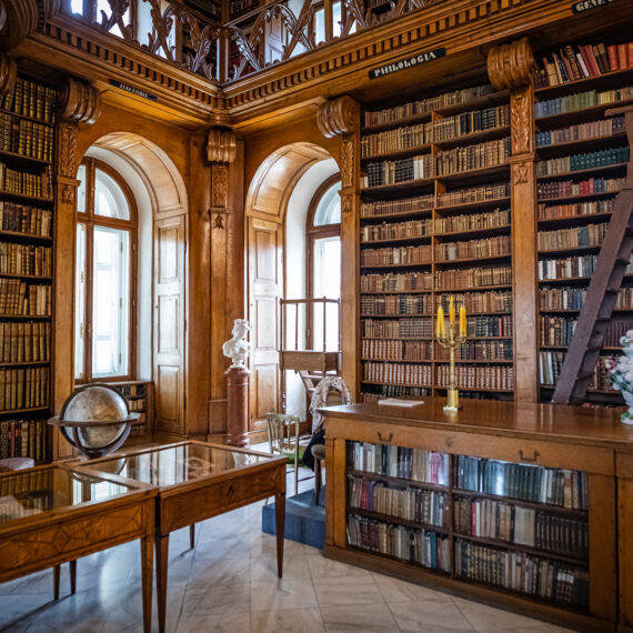 Keszthelyi Helikon Könyvtár - Visit Hungary