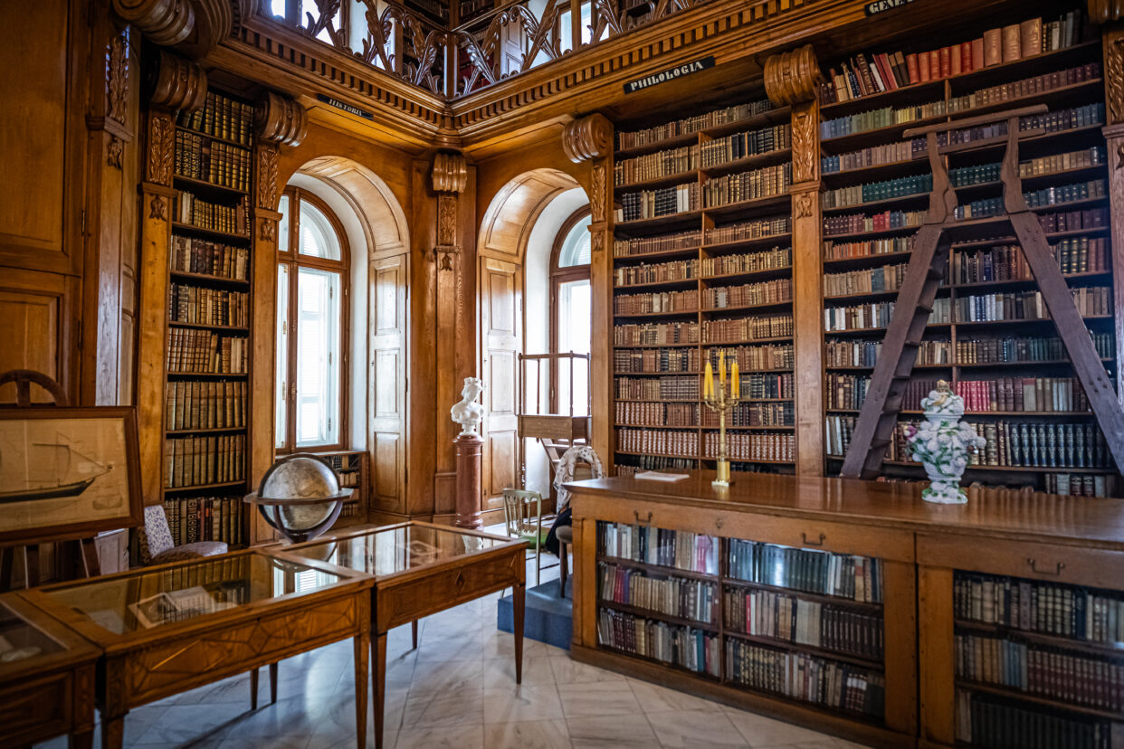Keszthelyi Helikon Könyvtár - Visit Hungary